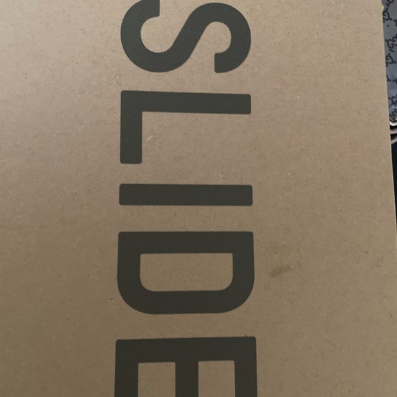 COPY - Yeezy slides - Picture 3 of 3